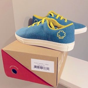 Baabuk wool sneakers EU37 light blue and yellow